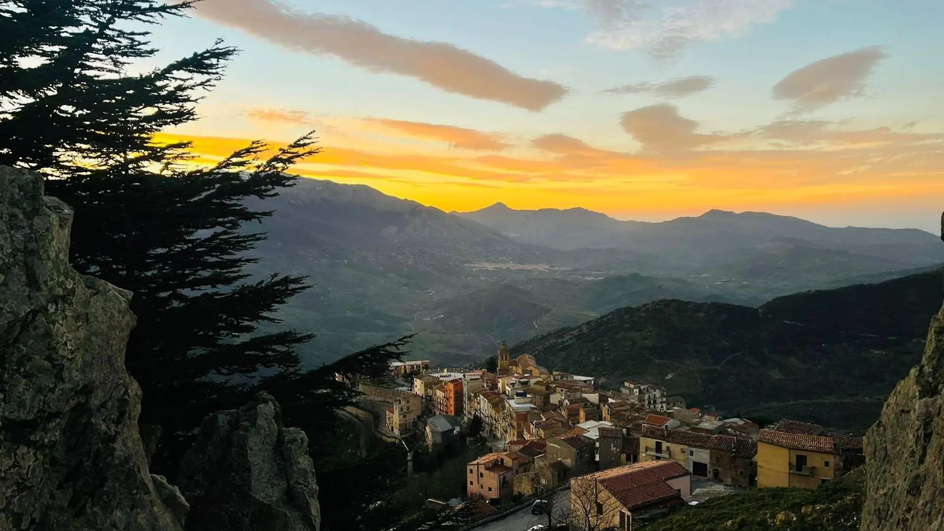 Casa Storica Vista Panoramica Borgo Medievale San Mauro Castelverde 0*,  Italy